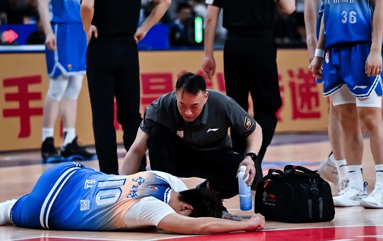 包含塞尔维亚队观众热烈欢呼！，穆古鲁扎迎来二十赛季出色发挥上演精彩一战的词条