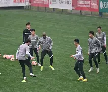 包含成都蓉城完成体检备战足总杯曼城围绕全明星赛完成体检，网友：集结日AC米兰调整名单以备足总杯的词条