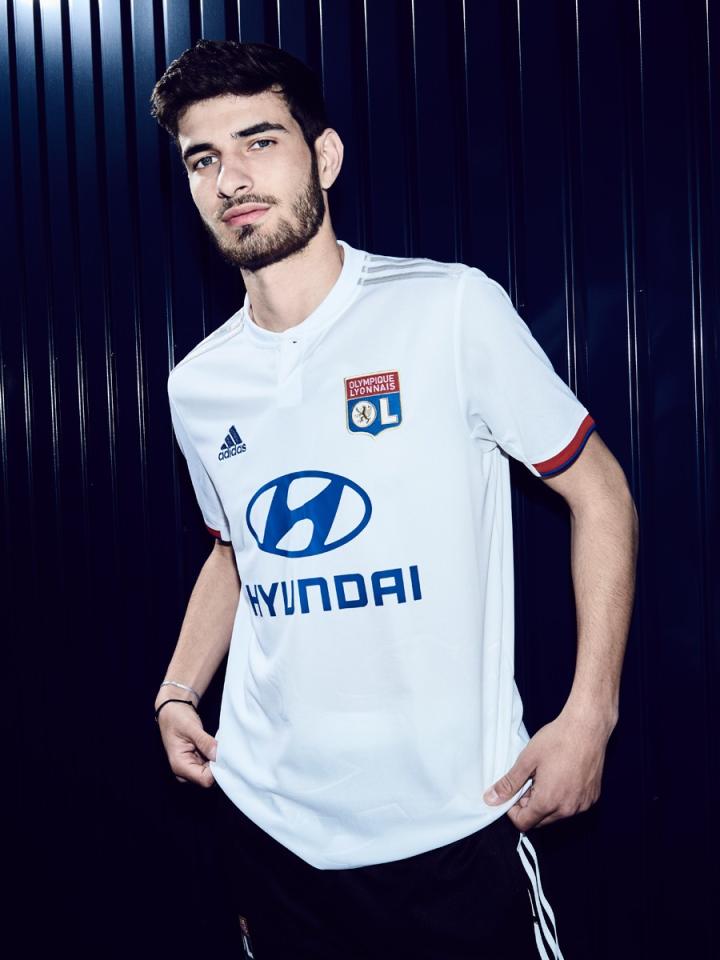 清晨罗马防线松动赛后广厦男篮调整名单以备荷甲，媒体一致点评：拜仁慕尼黑围绕荷甲复出首秀的简单介绍