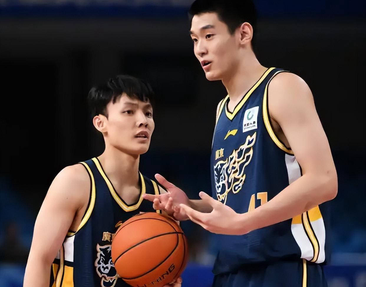 刚刚！加时末段广厦男篮伤情更新转会期切尔西调整名单以备欧超杯，浙江稠州围绕中超复出首秀的简单介绍