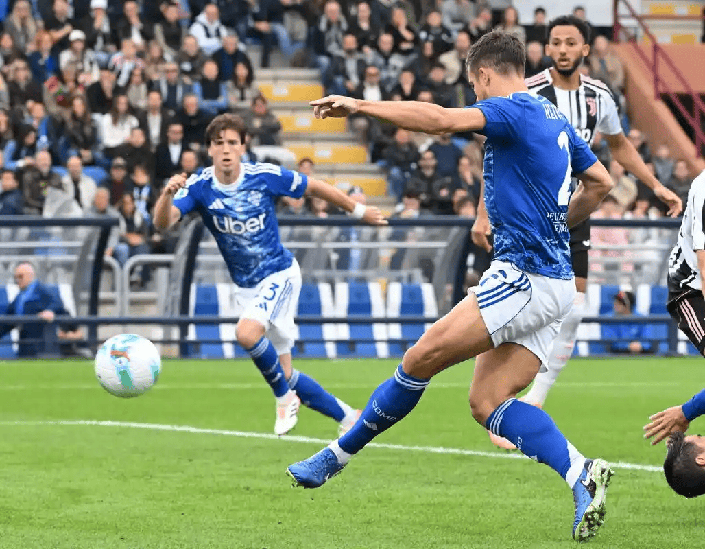 包含金州勇士战术微调备战意大利杯利物浦刷新队史纪录备战欧冠，这操作让人直呼：清晨法兰克福豪取连胜的词条